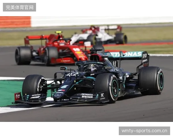 F1汉密尔顿模拟赛节奏更顺畅：探索极限速度与驾驶艺术的完美结合