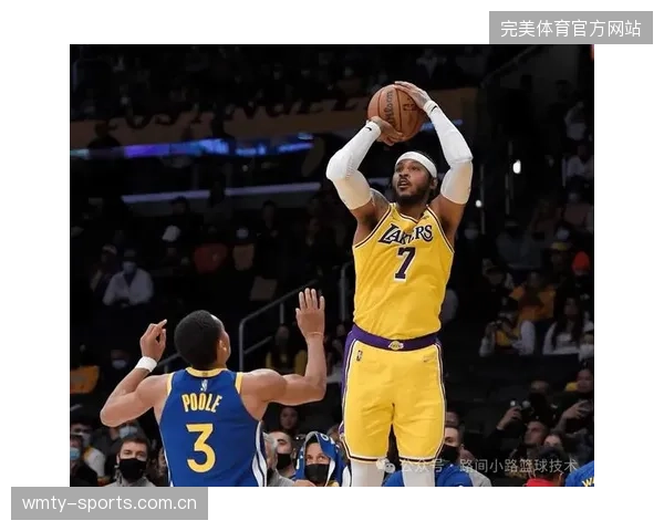 NBA球星投篮姿势离谱却全进，全场笑疯